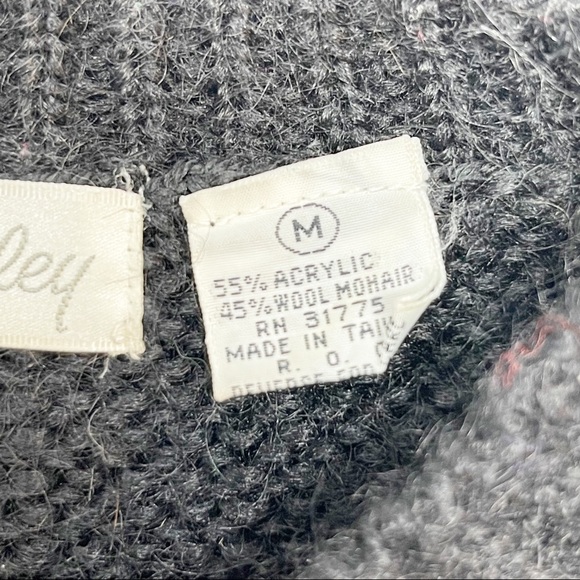 Vintage 80s DONA ASHLEY Women’s Black Floral Intarsia Knit Sweater - Picture 7 of 7